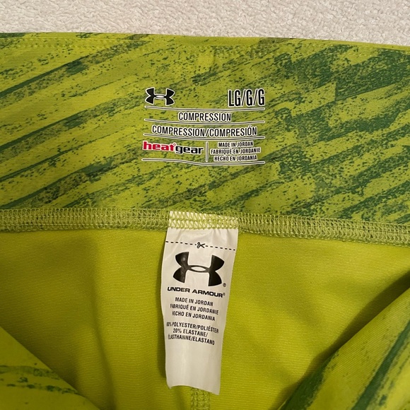 Under Armour Capri length tights.  Size Large. - Picture 3 of 4